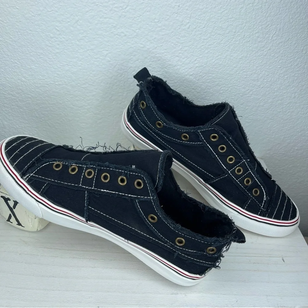 Yoki Black Distressed Canvas Slip-On Shoes Size 9-9.5 Streetwear